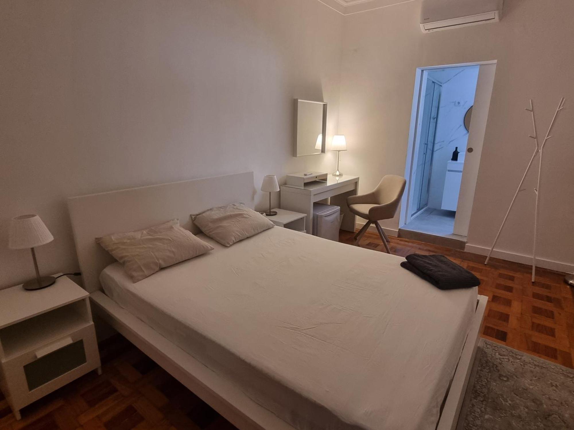 Quarto Duplo com Casa de Banho Privativa